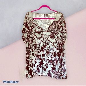 Lovely top, EUC, abstract floral pattern